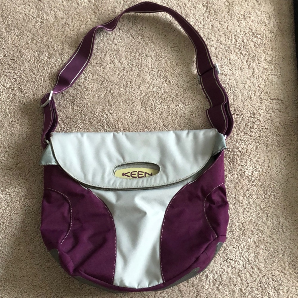Keen shoulder bag